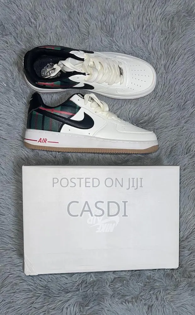 Nike Sneaker · Photo 1