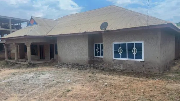 6bdrm House in Atwima Nwabiagya for sale · Photo 1