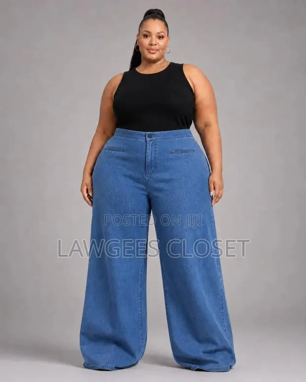 Plus-Size Baggy Jeans. · Photo 1