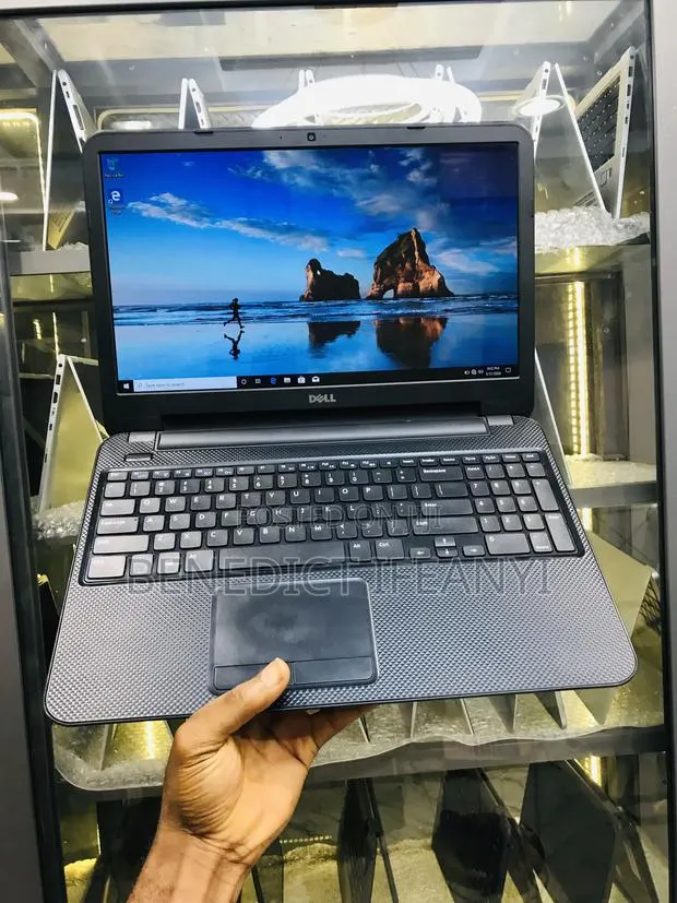 Laptop Dell Inspiron 15 3521 8GB Intel Core i3 SSD 128GB · Photo 1