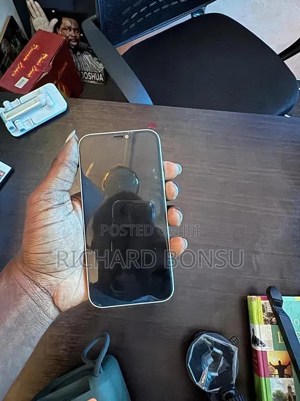 New Apple iPhone 12 128 GB Black · Photo 1