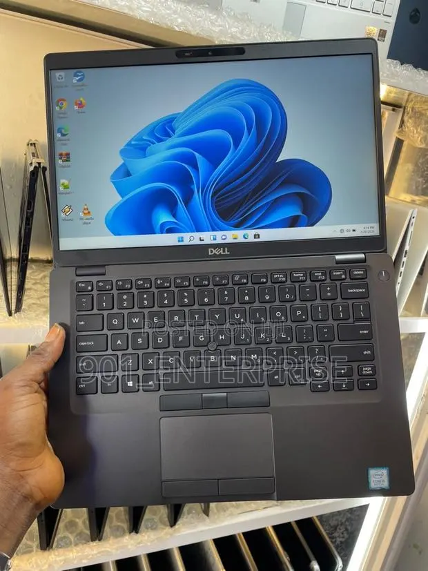 Laptop Dell Latitude 7390 8GB Intel Core i5 SSD 256GB · Photo 1