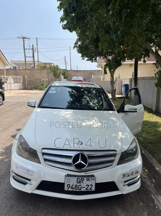 Mercedes-Benz C300 2013 White · Photo 1
