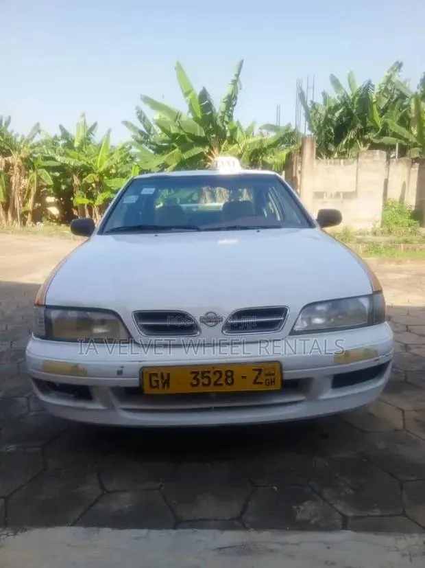 Nissan Primera 2010 White · Photo 1