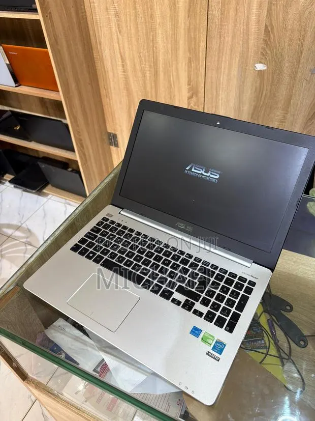 Laptop Asus A42DE 8GB Intel Core i7 HDD 500GB · Photo 1