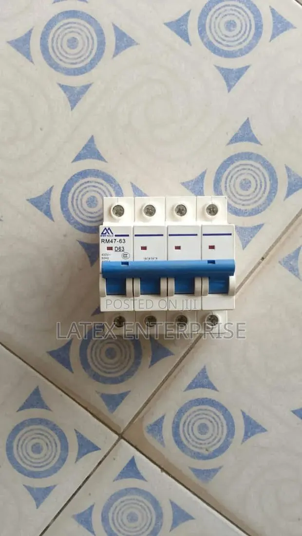 Breaker 4 Poles (Small) 63 Arms · Photo 1