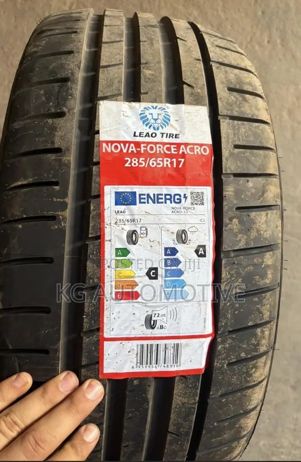 285/65r17 Peakgrip Tyre · Photo 1