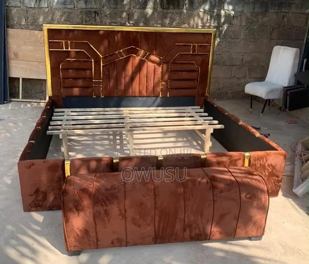 Queen Size Bed Frame · Photo 1