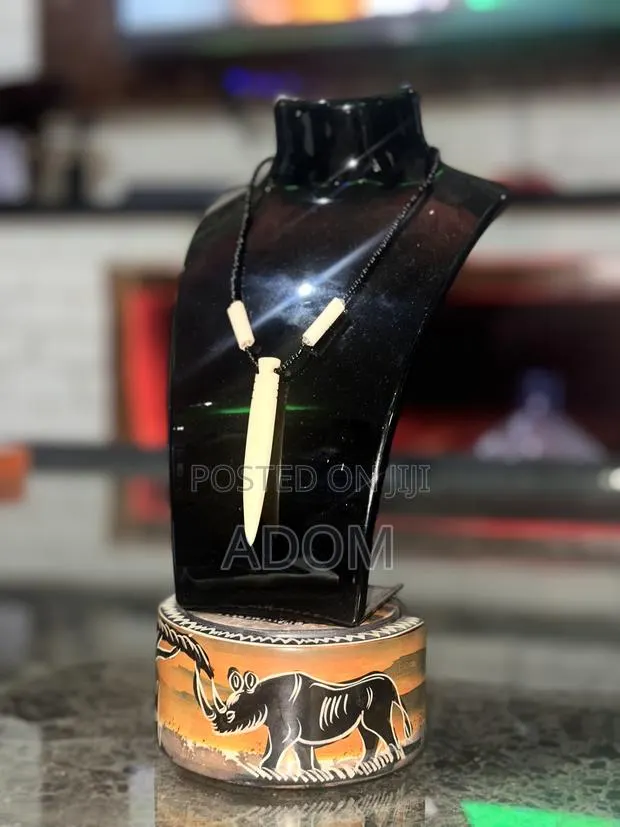 Handcrafted Ox Bone Spear Pendant Necklace – Symbol of Protection · Photo 1