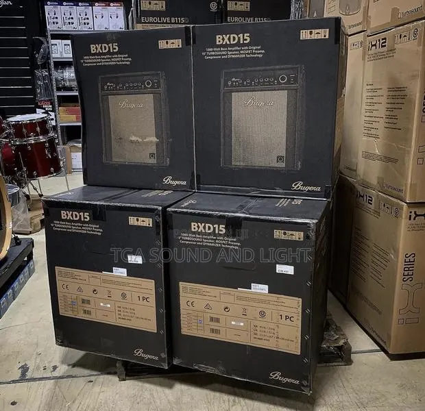Bugera BXD15 15 Inches Bass Guitar Combo With Compressor · Photo 1