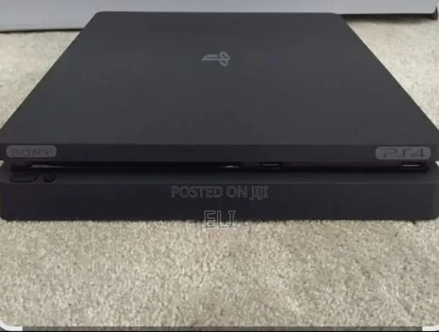 Playstation 4 Slim · Photo 1