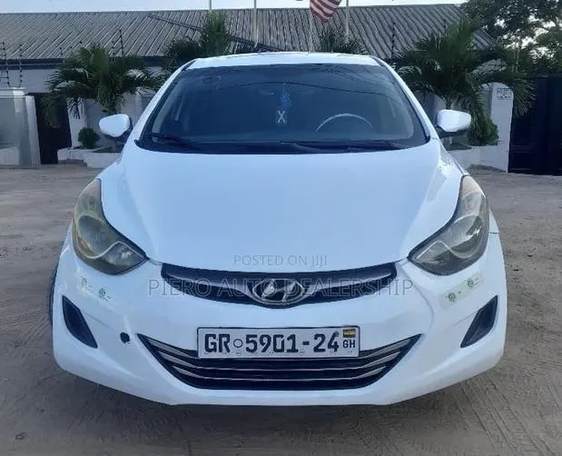 Hyundai Elantra 2013 White · Photo 1