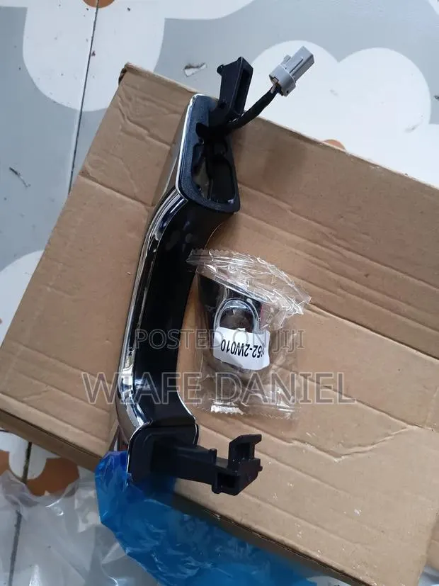 Hyundai Santaf Door Handle Sensor · Photo 1