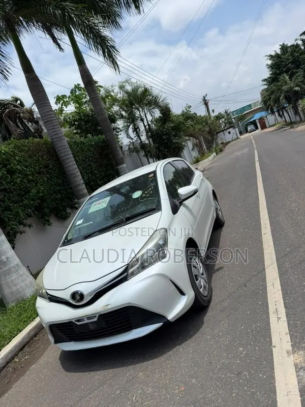 Toyota Vitz 1.3 AWD 3dr 2016 Pearl · Photo 1